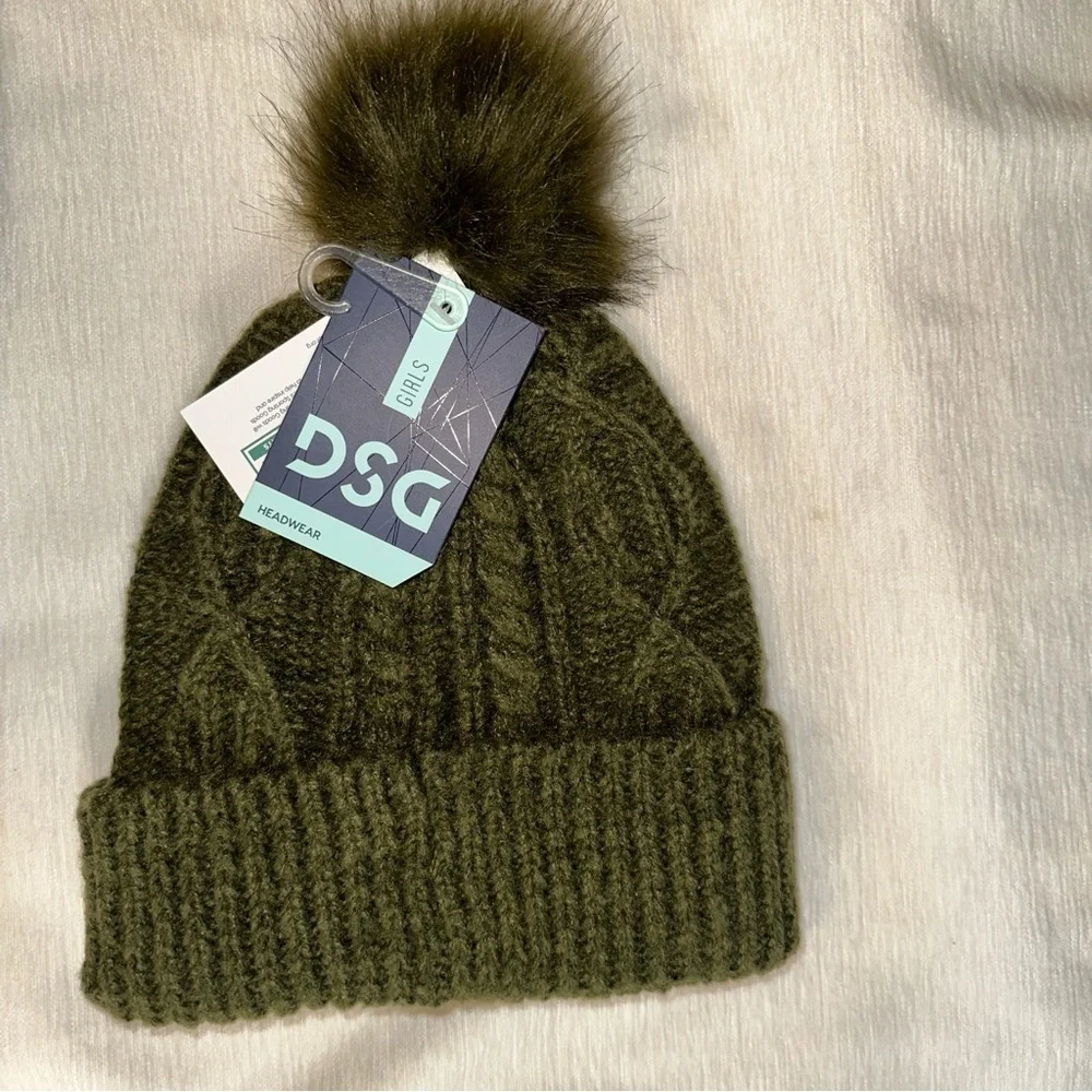 DSG Hat Girls OSFM Olive Green Cable Knit Faux Fur Pom Pom Beanie Headwear NWT